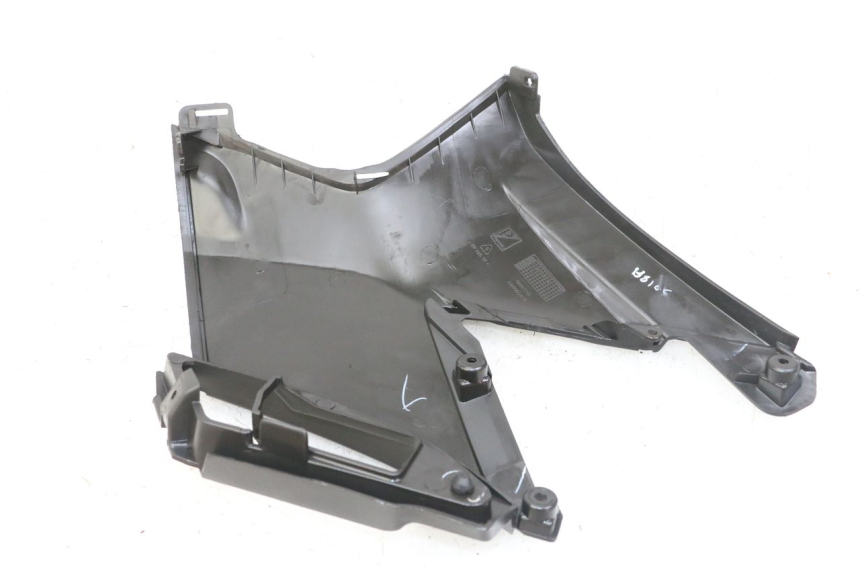 photo de TAPA DEBAJO DEL ASIENTO DERECHO APRILIA SXR 50 (2021 - 2023) - Zoom estado de uso