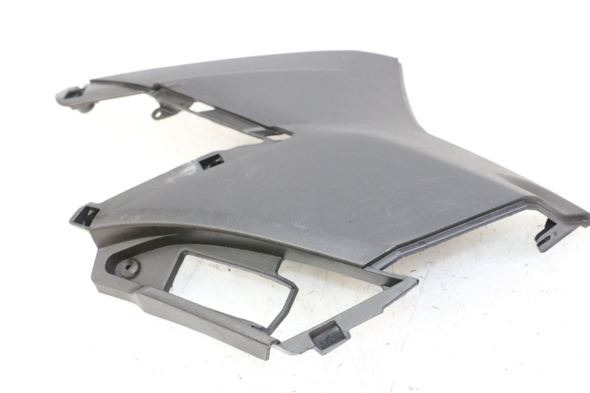 photo de TAPA DEBAJO DEL ASIENTO DERECHO APRILIA SXR 50 (2021 - 2023) - Otra perspectiva