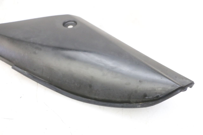 photo de TAPA BAJO ASIENTO DERECHO YAMAHA TZR 50 (2008 - 2016) - Detalles de los puntos de fijación