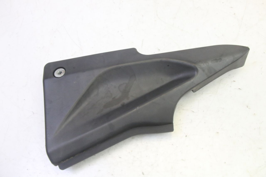 photo de TAPA BAJO EL ASIENTO DERECHO DAELIM VJ ROADWIN FI 125 (2008 - 2017) - Detalle de la pieza