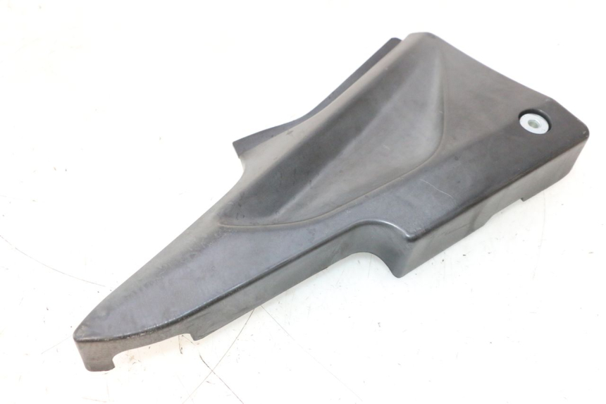 photo de TAPA BAJO ASIENTO DERECHO DAELIM VJ ROADWIN 125 (2004 - 2007) - Detalle de la pieza