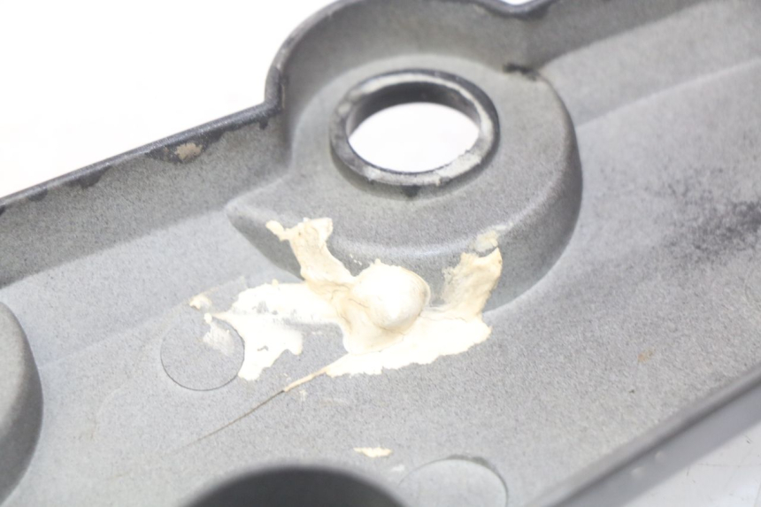 photo de TAPA BAJO EL ASIENTO DERECHO SYM WOLF SB 125 (2011 - 2018) - Otra perspectiva