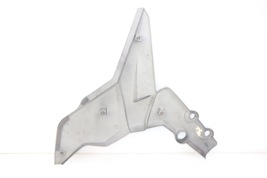 photo de TAPA BAJO EL ASIENTO DERECHO SYM WOLF SB 125 (2011 - 2018) - Primer plano técnico