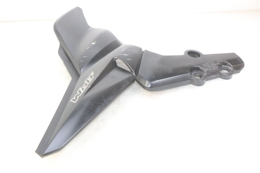 photo de TAPA BAJO EL ASIENTO DERECHO SYM WOLF SB 125 (2011 - 2018) - Detalles de los puntos de fijación