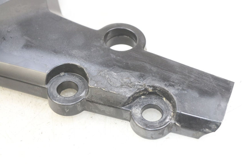 photo de TAPA BAJO EL ASIENTO DERECHO SYM WOLF SB 125 (2011 - 2018) - Estado de la superficie y material