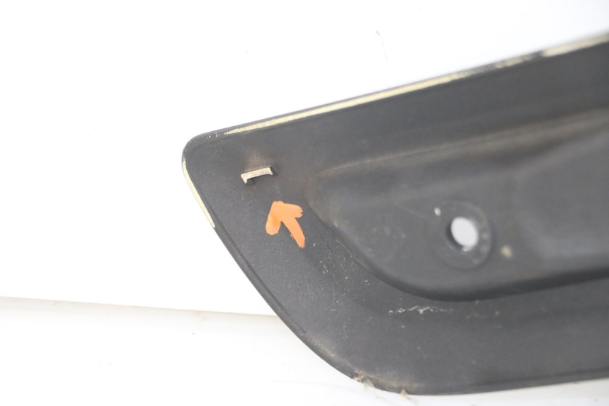 photo de TAPA BAJO ASIENTO DERECHO YAMAHA X-MAX XMAX ABS 250 (2010 - 2012) - Primer plano técnico