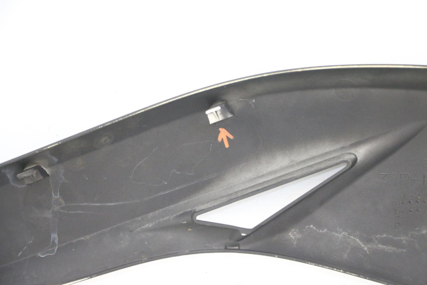 photo de TAPA BAJO ASIENTO DERECHO YAMAHA X-MAX XMAX ABS 250 (2010 - 2012) - Detalles de los puntos de fijación