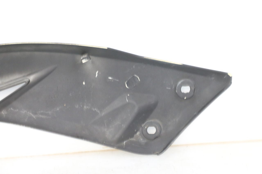 photo de TAPA BAJO ASIENTO DERECHO YAMAHA X-MAX XMAX ABS 250 (2010 - 2012) - Estado de la superficie y material