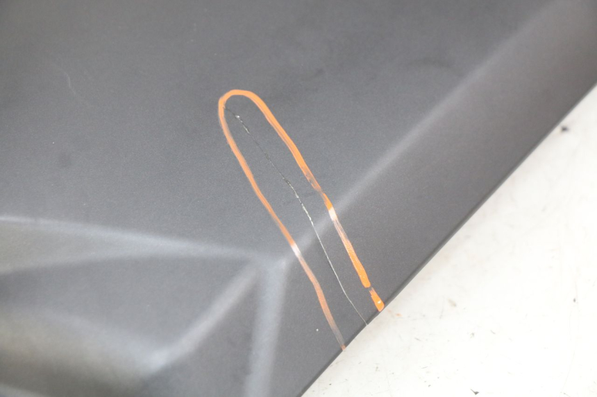 photo de TAPA BAJO EL ASIENTO DERECHO YAMAHA X-MAX XMAX 125 (2010 - 2013) - Otra vista del artículo