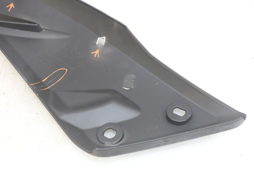 photo de TAPA BAJO EL ASIENTO DERECHO YAMAHA X-MAX XMAX 125 (2010 - 2013) - Otra perspectiva