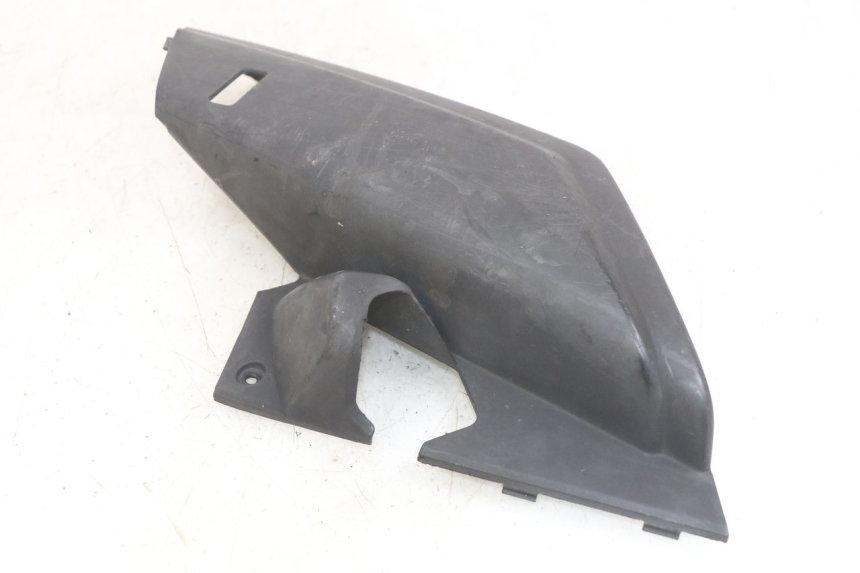 photo de TAPA BAJO EL ASIENTO DERECHO YAMAHA X-MAX XMAX 250 (2006 - 2009) - Primer plano técnico