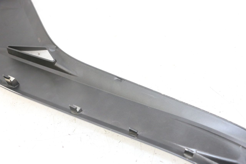 photo de TAPA BAJO EL ASIENTO DERECHO YAMAHA X-MAX XMAX 125 (2010 - 2013) - Otra vista del artículo