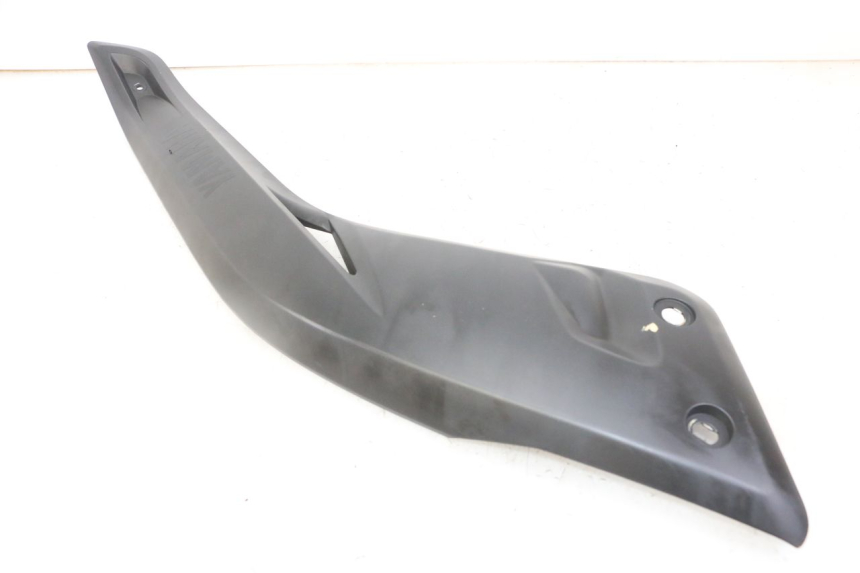 photo de TAPA BAJO EL ASIENTO DERECHO YAMAHA X-MAX XMAX 125 (2010 - 2013) - Zoom estado de uso