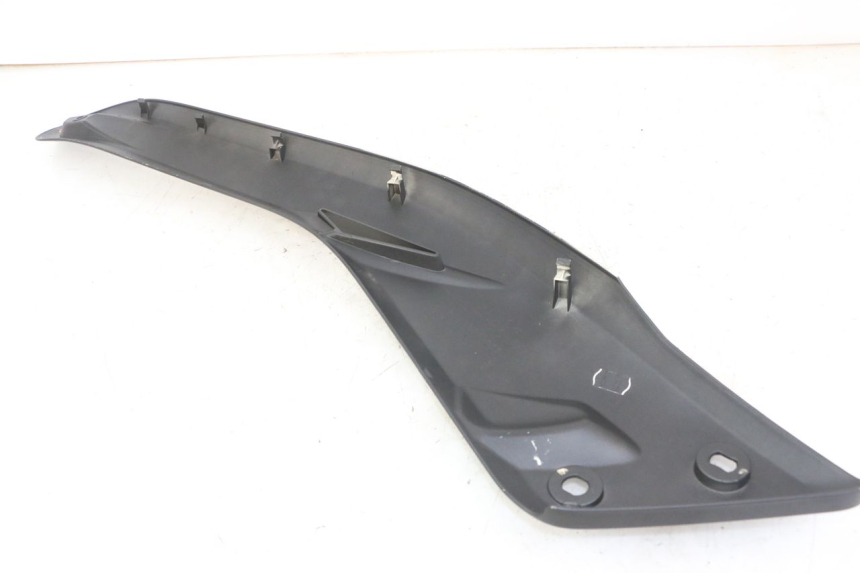 photo de TAPA BAJO EL ASIENTO DERECHO YAMAHA X-MAX XMAX 125 (2010 - 2013) - Recambio usado revisado