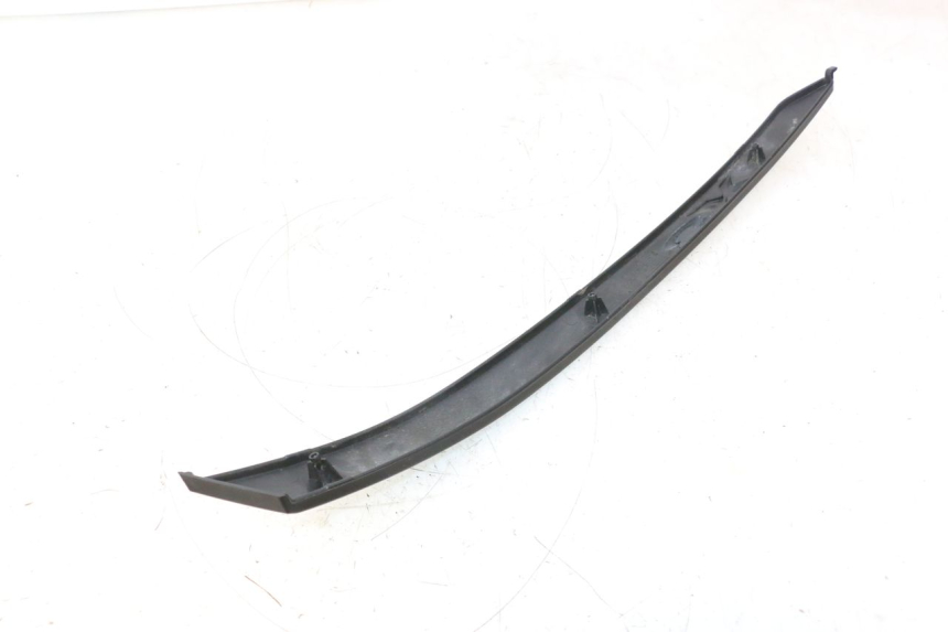 photo de TAPA BAJO ASIENTO DERECHO PIAGGIO X8 STREET 125 (2006 - 2007) - Primer plano técnico