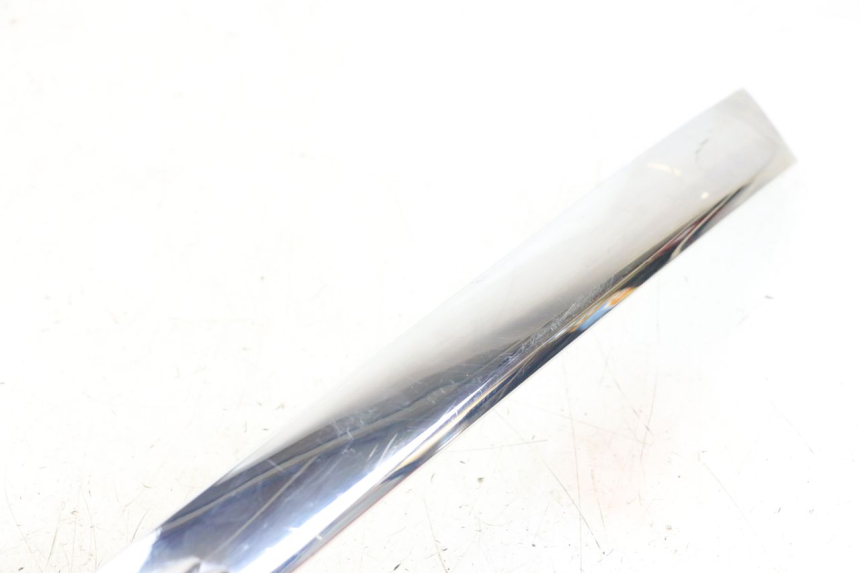 photo de TAPA DEBAJO DEL ASIENTO DERECHO PIAGGIO X8 125 (2004 - 2007) - Detalle de la pieza