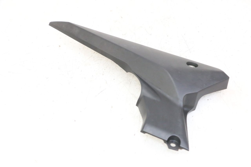 photo de TAPA BAJO ASIENTO DERECHO YAMAHA XJ6 ABS 600 (2008 - 2016) - Primer plano técnico