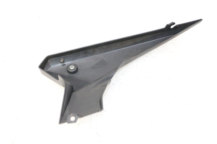 photo de TAPA BAJO ASIENTO DERECHO YAMAHA XJ6 ABS 600 (2008 - 2016) - Primer plano técnico