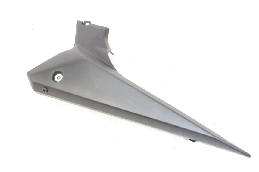 photo de TAPA BAJO ASIENTO DERECHO YAMAHA XJ6 ABS 600 (2008 - 2016) - Detalles de los puntos de fijación