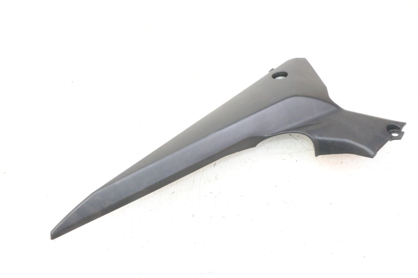 photo de TAPA BAJO ASIENTO DERECHO YAMAHA XJ6 ABS 600 (2008 - 2016) - Estado de la superficie y material