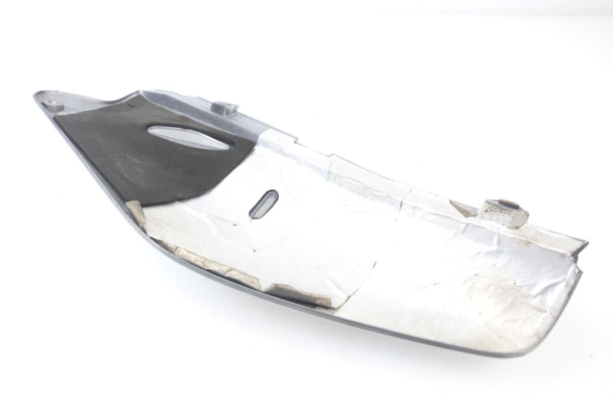photo de TAPA BAJO ASIENTO DERECHO HONDA XLV TRANSALP 650 (2005 - 2007) - Detalles de los puntos de fijación