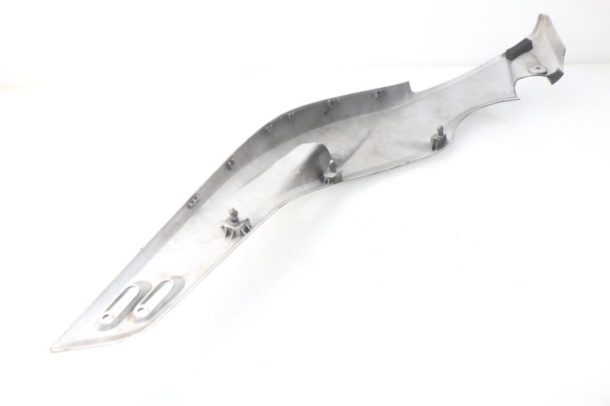 photo de TAPA BAJO EL ASIENTO DERECHO YAMAHA XP T-MAX TMAX ABS 500 (2004 - 2007) - Zoom estado de uso