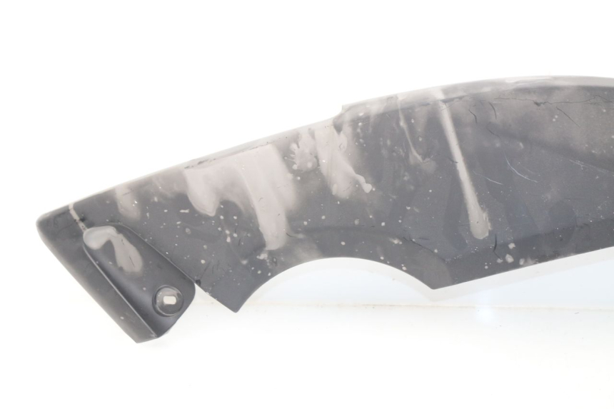 photo de TAPA BAJO EL ASIENTO DERECHO YAMAHA XP T-MAX TMAX ABS 500 (2004 - 2007) - Primer plano técnico