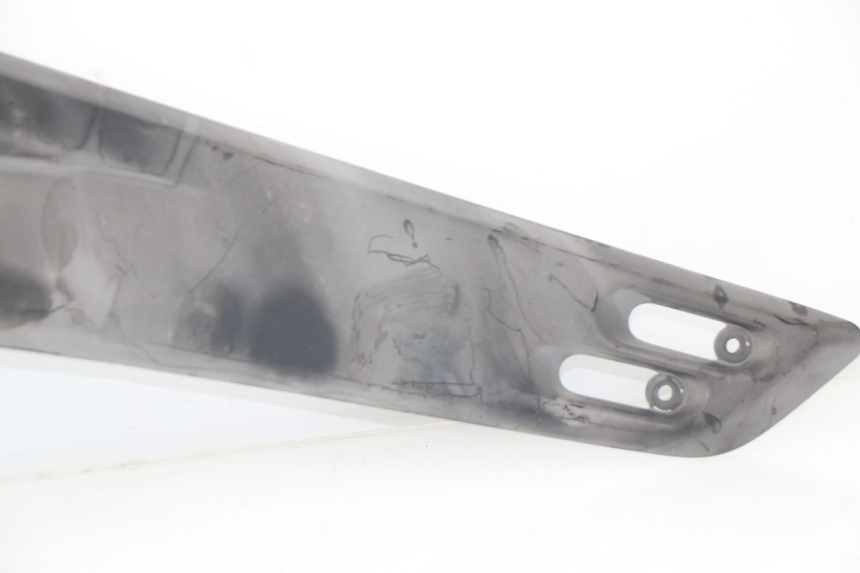 photo de TAPA BAJO EL ASIENTO DERECHO YAMAHA XP T-MAX TMAX ABS 500 (2004 - 2007) - Detalles de los puntos de fijación