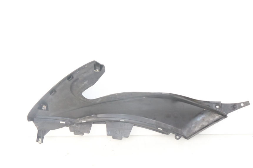 photo de TAPA BAJO ASIENTO DERECHO YAMAHA XP T-MAX TMAX ABS 530 (2012 - 2015) - Primer plano técnico