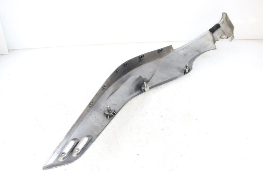 photo de TAPA BAJO ASIENTO DERECHO YAMAHA XP T-MAX TMAX 500 (2004 - 2007) - Primer plano técnico