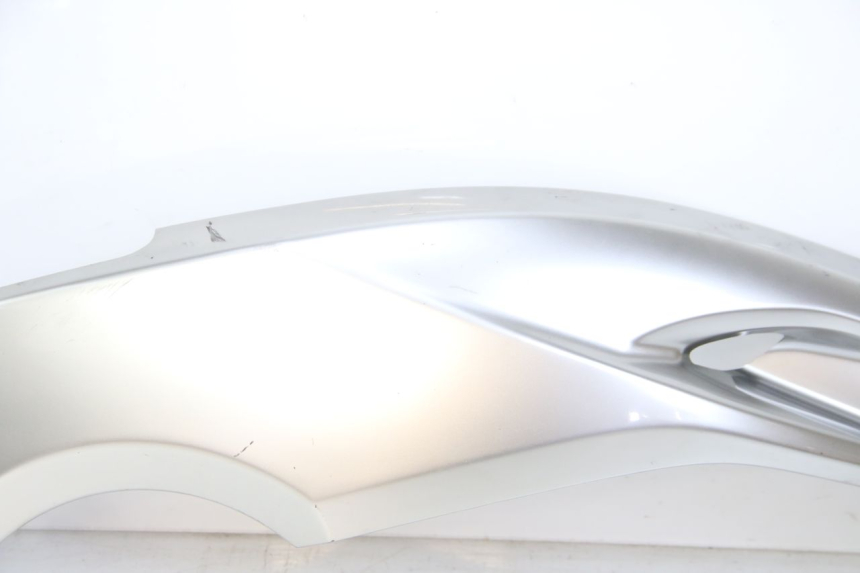 photo de TAPA BAJO ASIENTO DERECHO YAMAHA XP T-MAX TMAX 500 (2004 - 2007) - Marcados y referencias originales