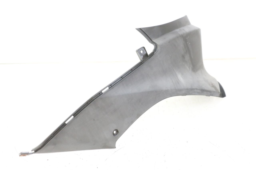 photo de TAPA BAJO ASIENTO DERECHO YAMAHA NEOS NEO'S 4T 50 (2008 - 2016) - Primer plano técnico