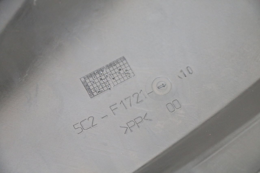 photo de TAPA BAJO ASIENTO DERECHO YAMAHA NEOS NEO'S 4T 50 (2008 - 2016) - Primer plano técnico