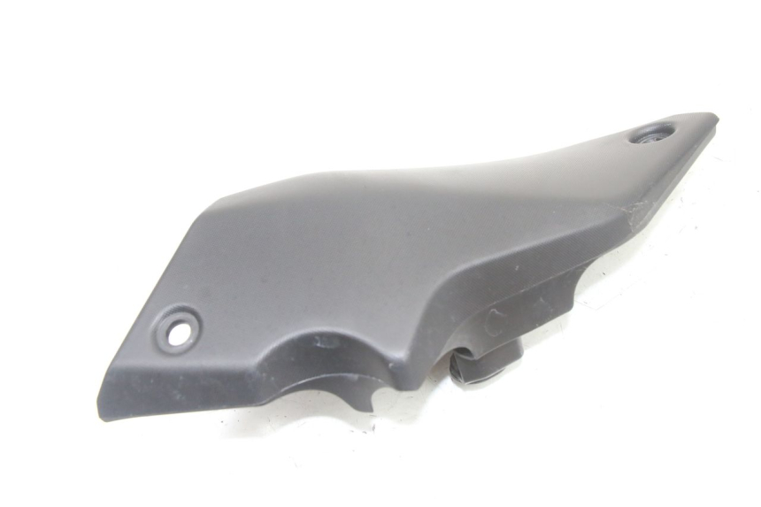 photo de TAPA BAJO ASIENTO DERECHO YAMAHA TRACER 7 700 (2020 - 2024) - Detalle de la pieza