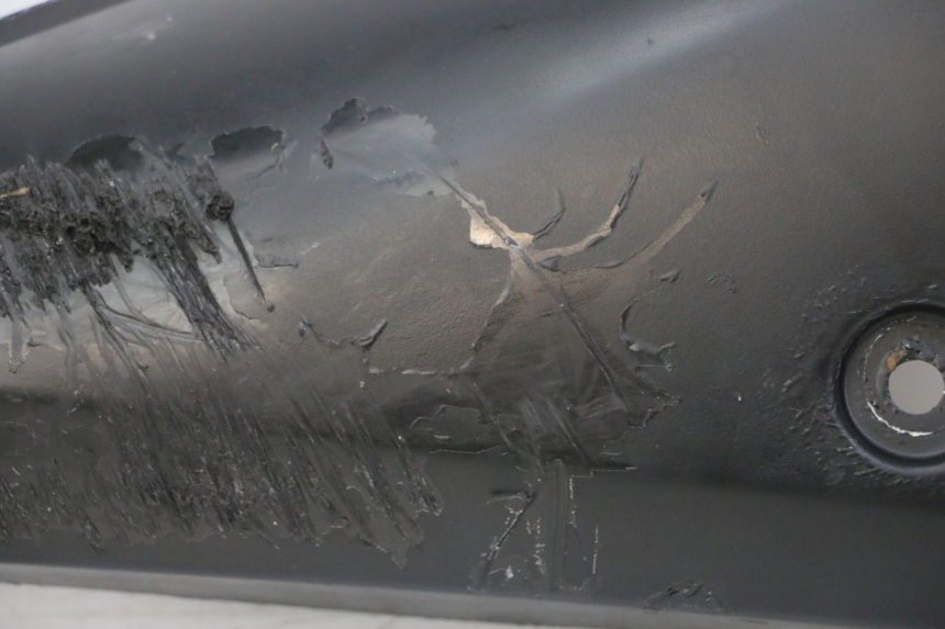 photo de TAPA BAJO ASIENTO DERECHO YAMAHA TZR 50 (2008 - 2016) - Otra vista del artículo