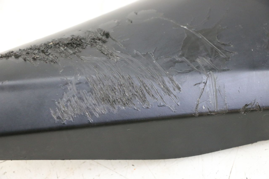photo de TAPA BAJO ASIENTO DERECHO YAMAHA TZR 50 (2008 - 2016) - Detalles de los puntos de fijación
