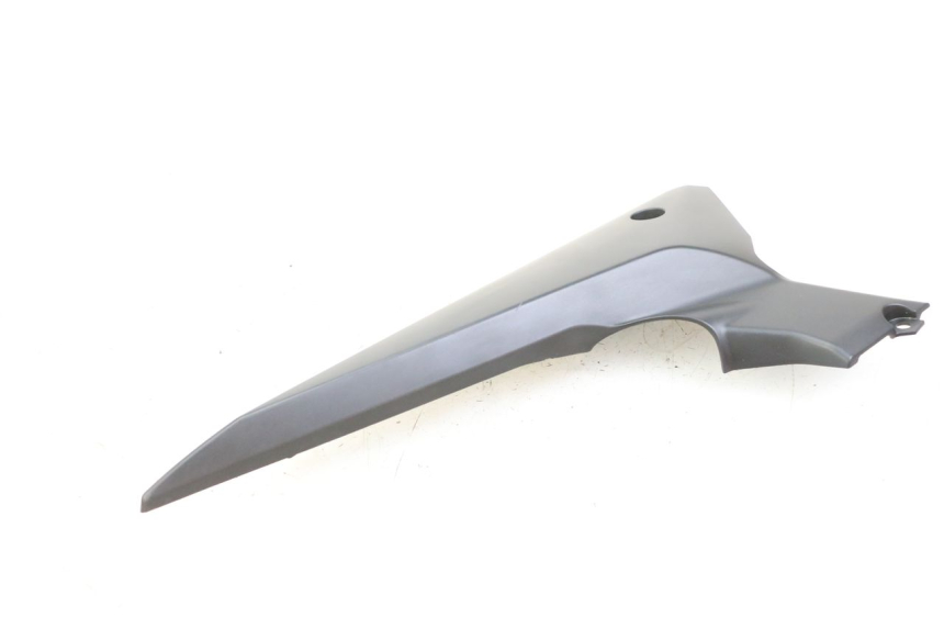 photo de TAPA BAJO ASIENTO DERECHO YAMAHA XJ6 600 (2008 - 2016) - Primer plano técnico