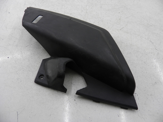 photo de TAPA BAJO ASIENTO DERECHO YAMAHA XMAX X-MAX 125 (2006 - 2009) - Zoom estado de uso