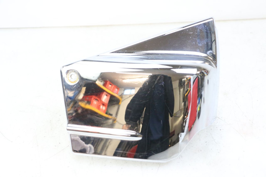 photo de TAPA BAJO ASIENTO DERECHO YAMAHA XVS DRAG STAR DRAGSTAR 650 (1997 - 2007) - Vista principal