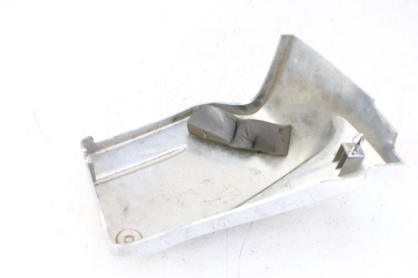 photo de TAPA BAJO ASIENTO DERECHO YAMAHA XVS DRAG STAR DRAGSTAR 650 (1997 - 2007) - Zoom estado de uso