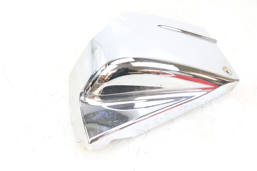 photo de TAPA BAJO ASIENTO DERECHO YAMAHA XVS DRAG STAR DRAGSTAR 650 (1997 - 2007) - Detalles de los puntos de fijación