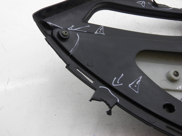 photo de TAPA BAJO ASIENTO DERECHO YAMASAKI YM50QT-N3 RETRO 50 (2012 - 2014) - Otra perspectiva