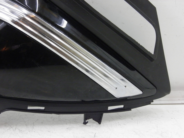 photo de TAPA BAJO ASIENTO DERECHO YAMASAKI YM50QT-N3 RETRO 50 (2012 - 2014) - Detalles de los puntos de fijación