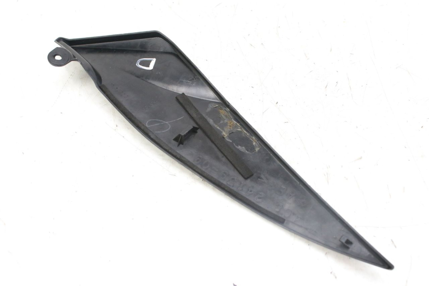 photo de TAPA BAJO EL ASIENTO DERECHO. YAMAHA YZF R1 1000 (2007 - 2008) - Zoom estado de uso