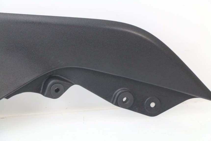 photo de TAPA BAJO ASIENTO DERECHO KAWASAKI Z ABS 750 (2007 - 2013) - Primer plano técnico