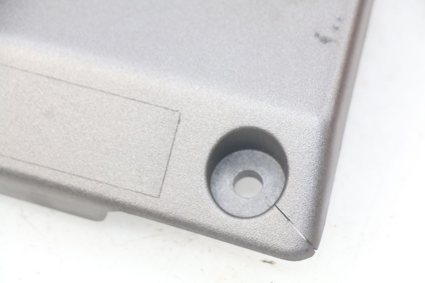 photo de TAPA BAJO EL ASIENTO DERECHO KAWASAKI Z S 750 (2003 - 2006) - Otra perspectiva