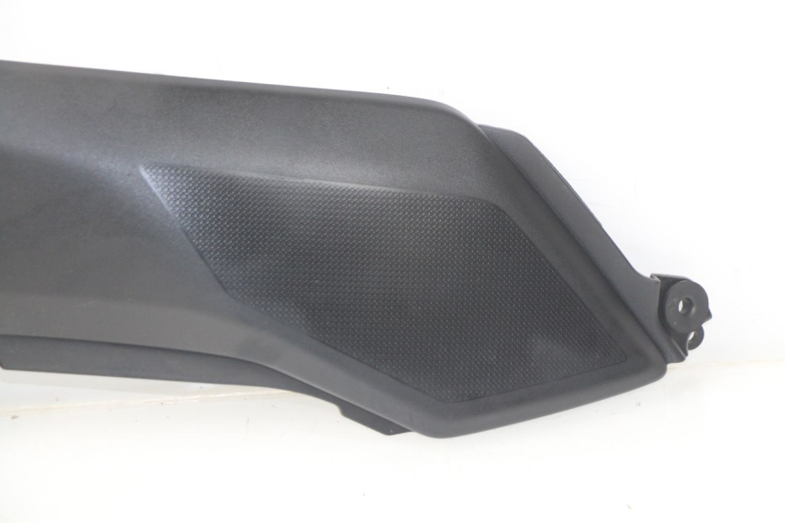 photo de TAPA BAJO ASIENTO DERECHO KAWASAKI Z Z900 900 (2017 - 2019) - Estado de la superficie y material