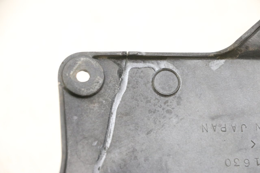 photo de TAPA BAJO ASIENTO DERECHO KAWASAKI ZR 7 750 (1999 - 2004) - Características distintivas