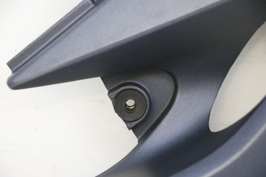 photo de TAPA BAJO ASIENTO DERECHO KAWASAKI ZR 7 750 (1999 - 2004) - Foto de producto adicional