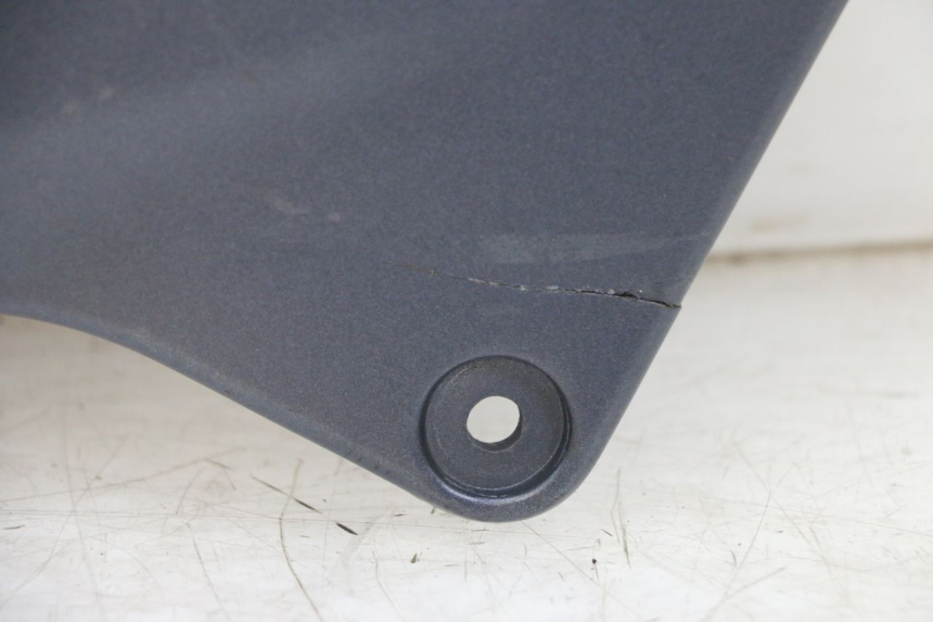 photo de TAPA BAJO ASIENTO DERECHO KAWASAKI ZR 7 750 (1999 - 2004) - Inspección visual detallada